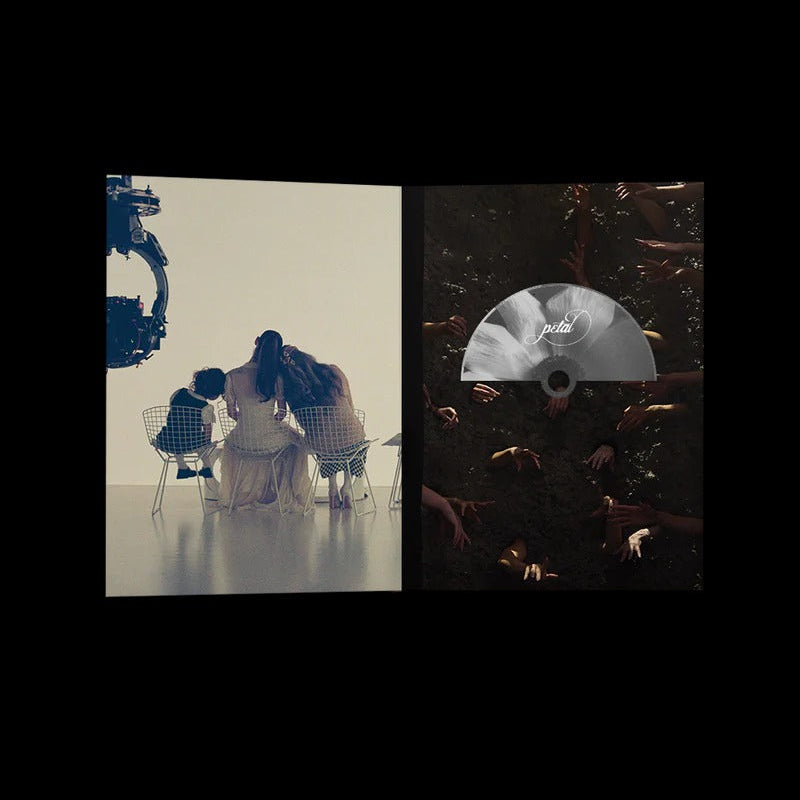 Ariana Grande - Petal (tour edition zine cd)